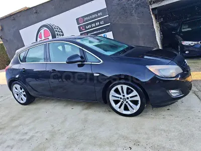 Usado Opel Astra Sport 125 CV (91 kW) 2010 Negro Berlina