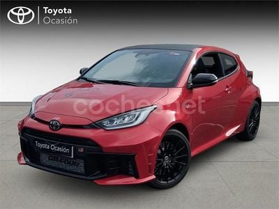 Rojo Nuevo 2025 Toyota Yaris Berlina | 55.990 €
