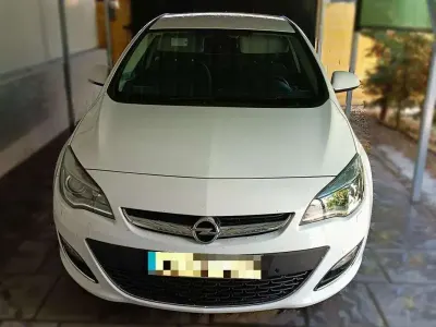 Usado Opel Astra Excellence 136 CV (100 kW) 2015 Blanco Berlina