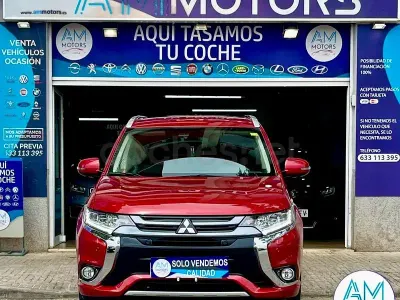 Usado Mitsubishi Outlander P-HEV 203 CV (149 kW) 2018 Granate SUV