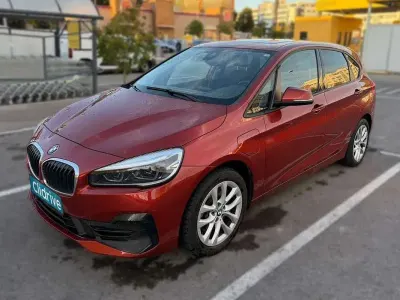 Usado BMW 225 Active Tourer iPerformance 125 CV (91 kW) 2021 Burdeos Monovolumen