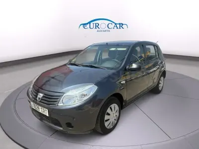 Usado Dacia Sandero Ambiance 70 CV (51 kW) 2009 Gris / plata Berlina