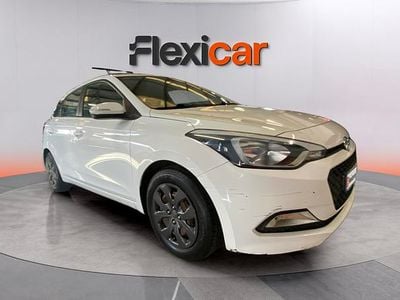Usado Hyundai i20 84 CV (61 kW) 2017 Gris Berlina