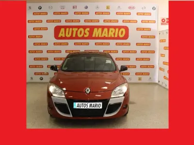 Usado Renault Mégane III Expression 106 CV (77 kW) 2009 Naranja Coupe