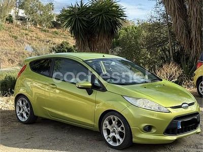 Usado Ford Fiesta Sport 100 CV (73 kW) 2009 Verde Utilitario