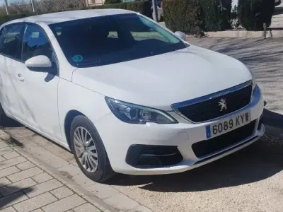 Usado Peugeot 308 100 CV (73 kW) 2019 Blanco Berlina