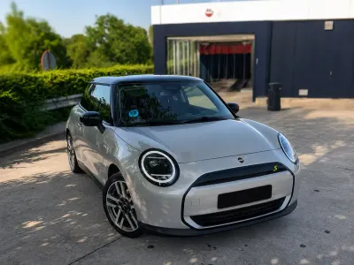 Usado Mini Cooper SE 160 kW (218 CV) 2025 Gris Utilitario