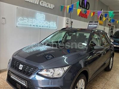 Usado Seat Arona Ecomotive 95 CV (69 kW) 2020 Gris / plata SUV