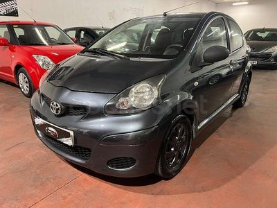 Usado Toyota Aygo Connect Style 68 CV (50 kW) 2010 Negro Utilitario