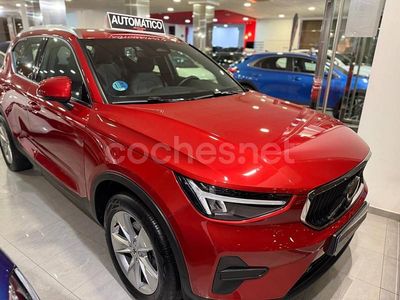 Rojo Usado 2024 Volvo XC40 Core SUV | 32.600 € (Precio justo)