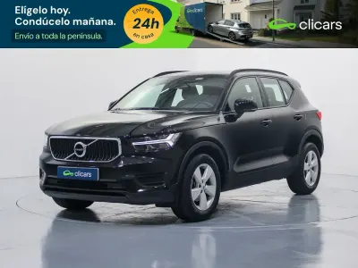 Käytetty Volvo XC40 Momentum 129 HP (94 kW) 2021 Musta Katumaasturi