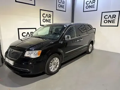 Usado Lancia Voyager Platinum 178 CV (130 kW) 2015 Negro Monovolumen