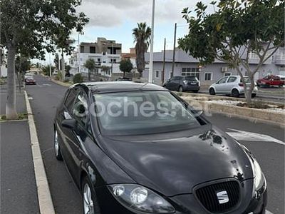 Usado Seat Leon Stylance 125 CV (91 kW) 2008 Negro Utilitario