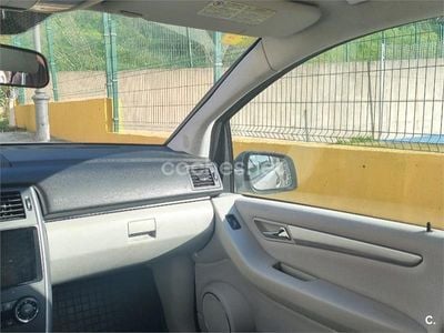 Usado Mercedes B180 109 CV (80 kW) 2010 Gris / plata Monovolumen