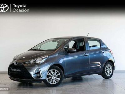 Usado Toyota Yaris Active 70 CV (51 kW) 2020 Gris Berlina