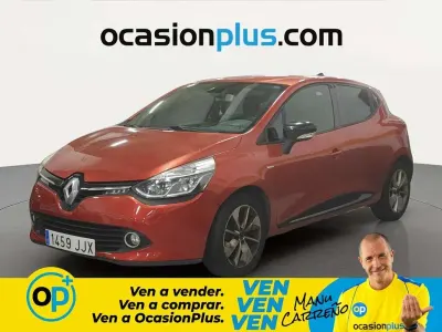 Usado Renault Clio LIMITED 75 CV (55 kW) 2015 Rojo Utilitario