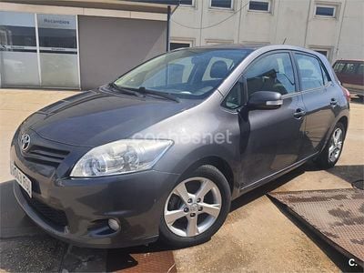 Usado Toyota Auris Active 90 CV (66 kW) 2011 Gris / plata Berlina