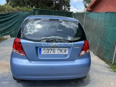 Usado Chevrolet Kalos SE 72 CV (52 kW) 2005 Azul Berlina