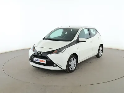 Usado Toyota Aygo X-play 70 CV (51 kW) 2015 Blanco Utilitario