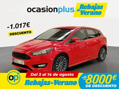 Usado Ford Focus ST-Line 125 CV (91 kW) 2017 Rojo Berlina