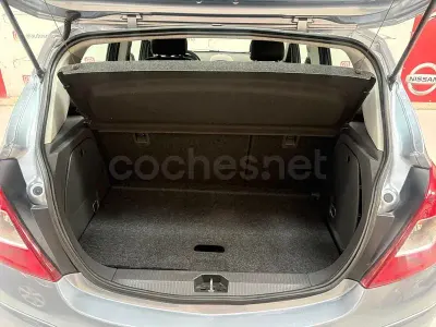 Usado Opel Corsa Cosmo 90 CV (66 kW) 2007 Gris / plata Utilitario