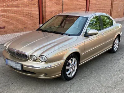 Usado Jaguar X-type Executive 130 CV (95 kW) 2005 Beige Berlina