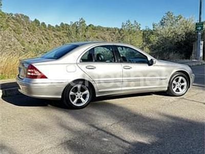 Usado Mercedes C220 Avantgarde 143 CV (105 kW) 2005 Gris / plata Berlina