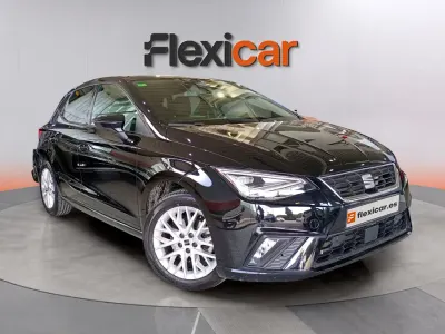 Usado Seat Ibiza FR 110 CV (80 kW) 2022 Negro Utilitario