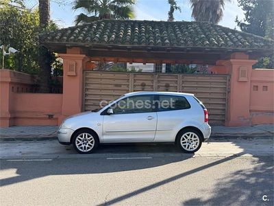 Usado VW Polo Advance 75 CV (55 kW) 2004 Gris / plata Utilitario