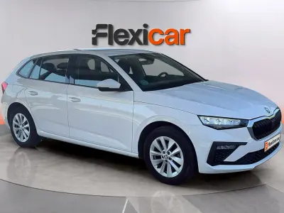 Usado Skoda Scala Essence 95 CV (69 kW) 2024 Blanco Utilitario