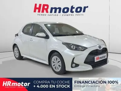 Usado Toyota Yaris Business Edition 116 CV (85 kW) 2022 Blanco Utilitario