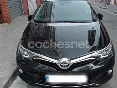 Usado Toyota Auris Active 116 CV (85 kW) 2017 Negro Familiar