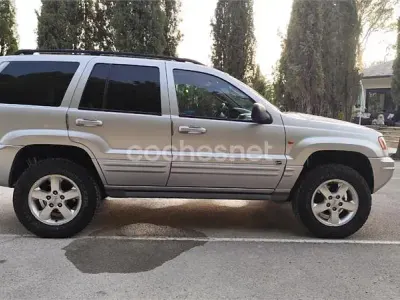 Usado Jeep Grand Cherokee Overland 258 CV (189 kW) 2003 Gris / plata SUV