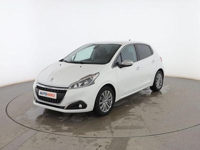 Usado Peugeot 208 Allure 110 CV (80 kW) 2016 Blanco Utilitario