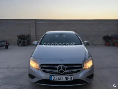 Usado Mercedes A180 Urban 122 CV (89 kW) 2013 Gris / plata Utilitario