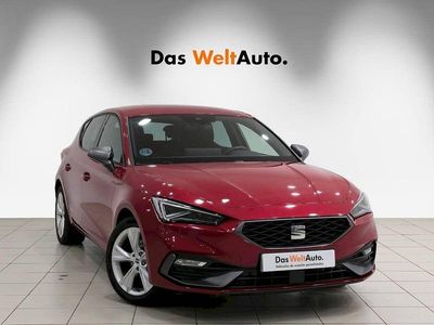 Usado Seat Leon FR 150 CV (110 kW) 2025 Rojo Familiar