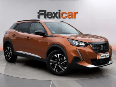 Usado Peugeot 2008 Allure 110 CV (80 kW) 2022 Naranja SUV