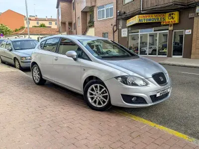 Usado Seat Leon Style 105 CV (77 kW) 2010 Gris / plata Utilitario
