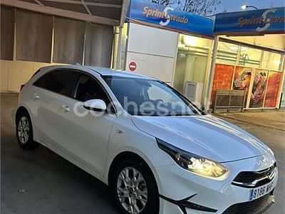 Usado Kia Ceed 100 CV (73 kW) 2023 Blanco Utilitario