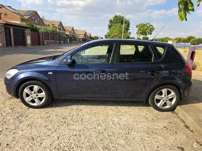 Usado Kia Ceed Active 122 CV (89 kW) 2007 Azul Utilitario