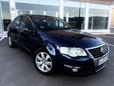 Begagnad VW Passat Advance 140 HK (102 kW) 2006 Blå Sedan