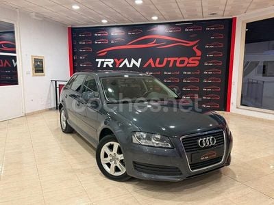 Gris / plata Usado 2011 Audi A3 Attraction Berlina | 8799 € (Precio justo)