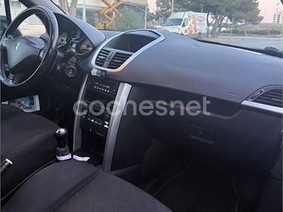 Usado Peugeot 207 90 CV (66 kW) 2007 Negro Berlina
