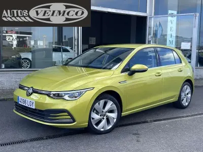 Usado VW Golf VIII Style 150 CV (110 kW) 2020 Amarillo Utilitario