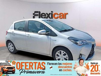 Usado Toyota Yaris Hybrid Active 99 CV (72 kW) 2019 Gris Utilitario