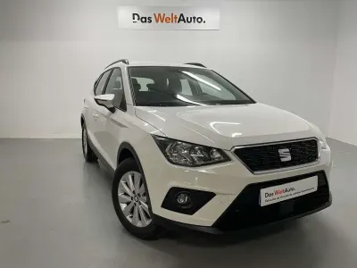 Usado Seat Arona Ecomotive 110 CV (80 kW) 2021 Blanco SUV