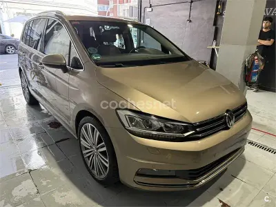 Usado VW Touran Sportline 190 CV (139 kW) 2018 Beige Monovolumen
