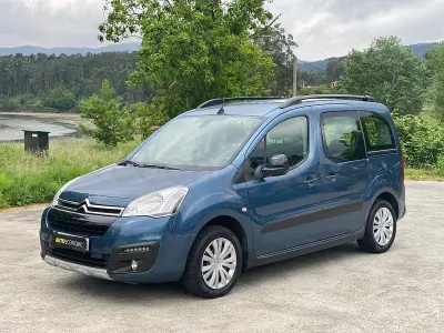 Usado Citroën Berlingo Feel 100 CV (73 kW) 2016 Azul Monovolumen