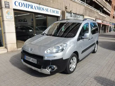 Usado Peugeot Partner Tepee Outdoor 92 CV (67 kW) 2013 Gris / plata Monovolumen