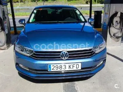 Usado VW Passat Advance 150 CV (110 kW) 2017 Azul Berlina
